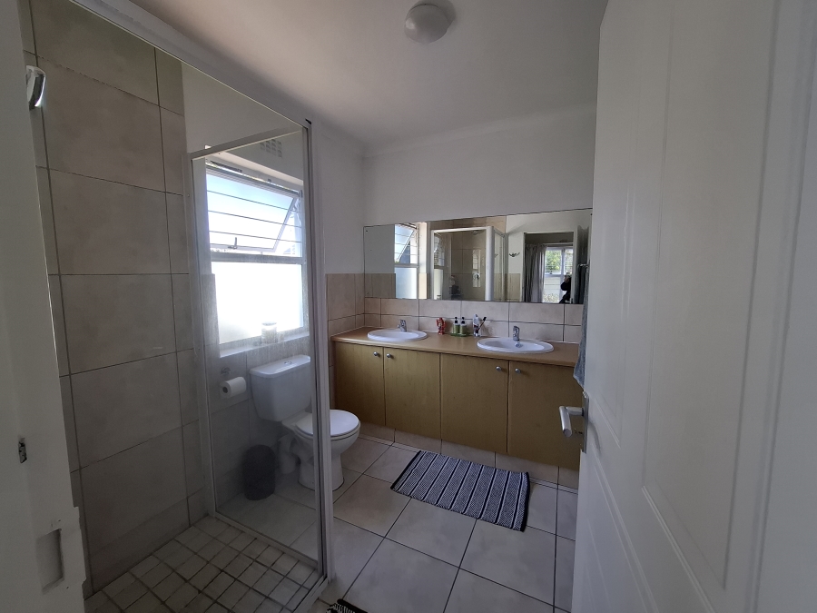 To Let 4 Bedroom Property for Rent in Sunningdale Western Cape